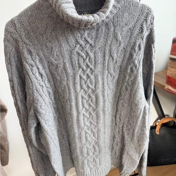Abercrombie Cashmere Gray Cable Knit Turtleneck Sweater - Picture 3 of 3